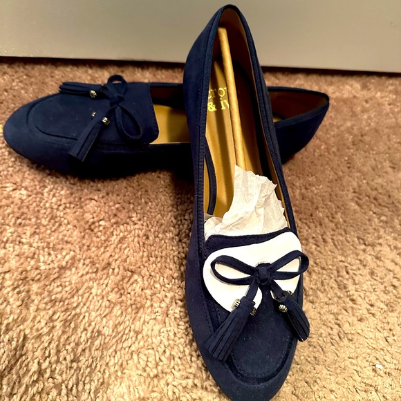 Crown and Ivy Women’s Flats - Picture 4 of 4